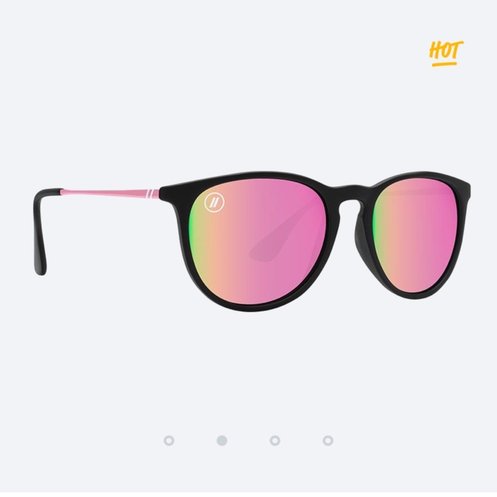Blenders Eyewear Rose Theater